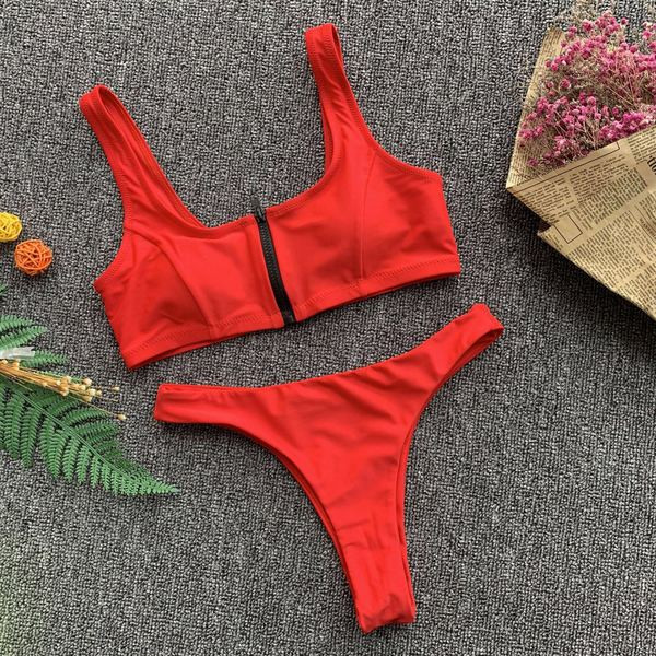 Kétrészes fürdőruha piros és zöld cipzárral