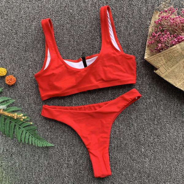 Kétrészes fürdőruha piros és zöld cipzárral