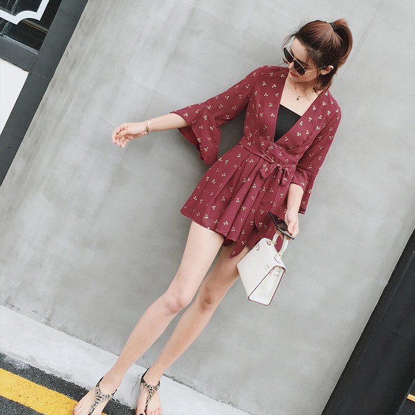 Salopetă de damă din șifon, cu mâneci lotus și decolteu în V