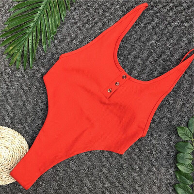 Teljes fürdőruha fekete, piros és fehér gombokkal