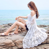 Κομψό γυναικείο μαγιό με δαντέλα σε λευκό χρώμα