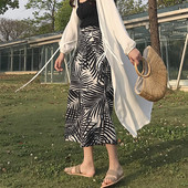 A lezser széles nadrág strandra is alkalmas virágmintával