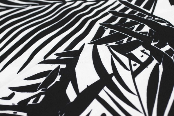 A lezser széles nadrág strandra is alkalmas virágmintával