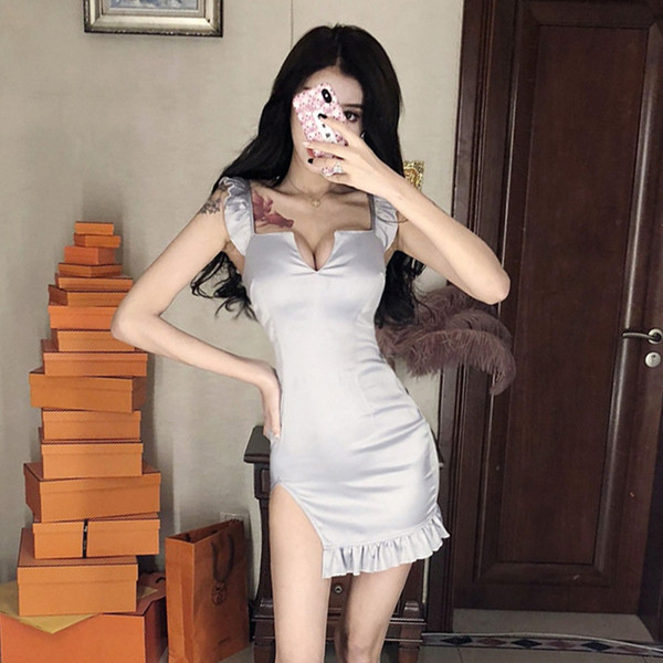 Много къса дамска сатенена рокля с цепка