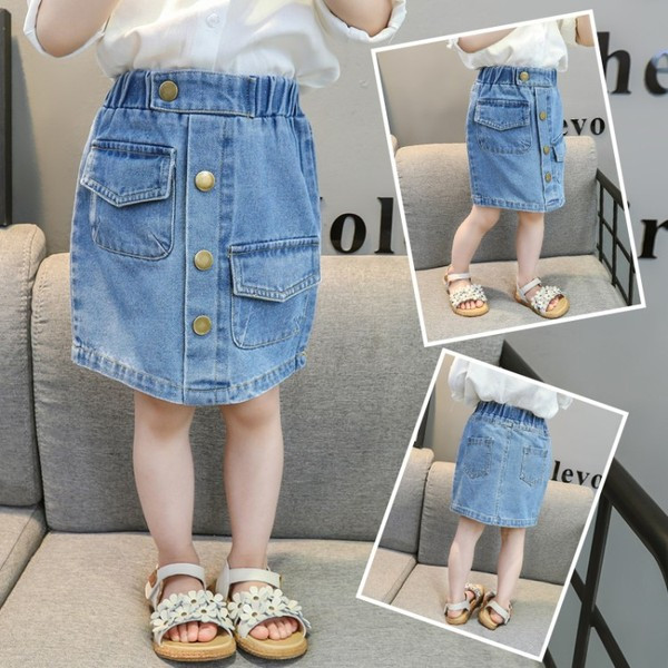 Modern gyerekszoknya gombokkal és zsebekkel