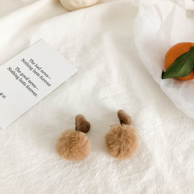 Stílusos női fülbevaló pehely és állatmintával