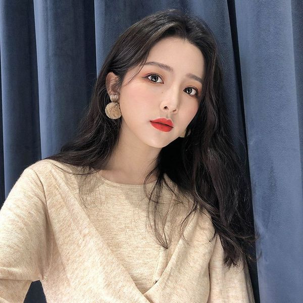 Stílusos női fülbevaló pehely és állatmintával