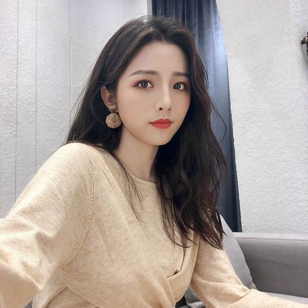 Stílusos női fülbevaló pehely és állatmintával