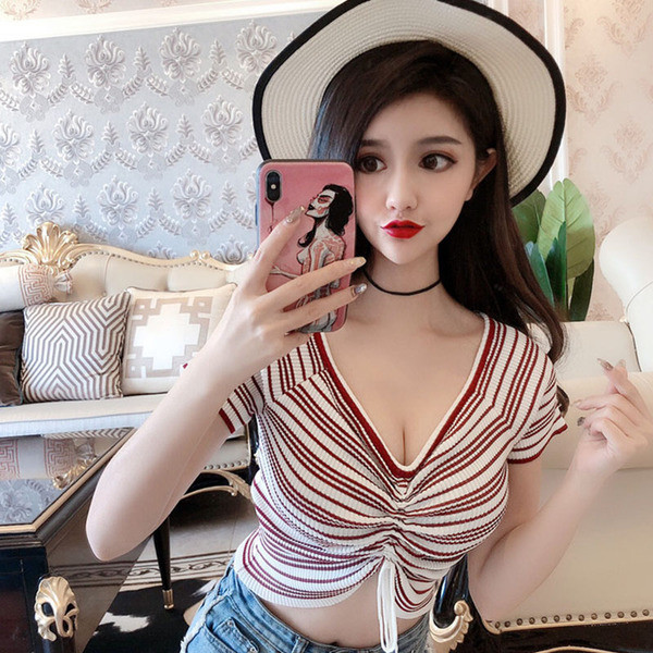 Γυναικεία κοντή μπλούζα με κορδόνια και λαιμόκοψη σε σχήμα V