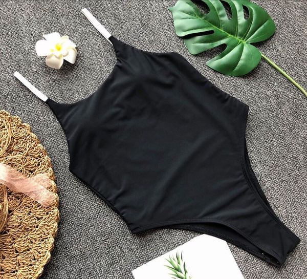 Κομψό γυναικείο μαγιό με λουράκι σε λευκό, κόκκινο και κόκκινο χρώμα