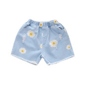 Kék színű rövid gyerekfarmer, zsebekkel lányoknak