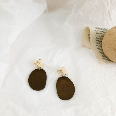 Модерни дамски обеци в кафяв цвят