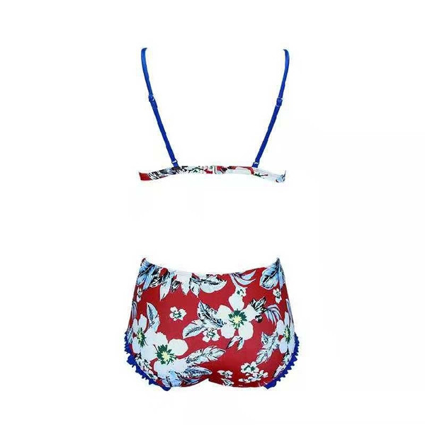 Costum de baie de dama din doua piese cu top triunghiular si model floral