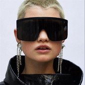 Aktuális napszemüveg négy színben, nőknek és férfiaknak egyaránt