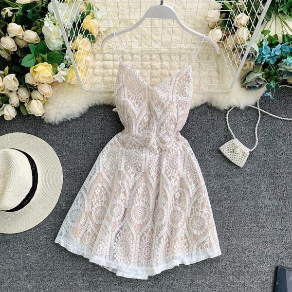 Κομψό γυναικείο φόρεμα με λεπτές λουρίδες και δαντέλα σε τρία χρώματα