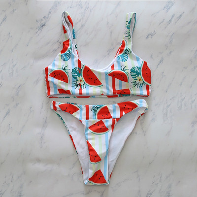 Κομψό γυναικείο μαγιό με δύο μέρη με εφαρμογή