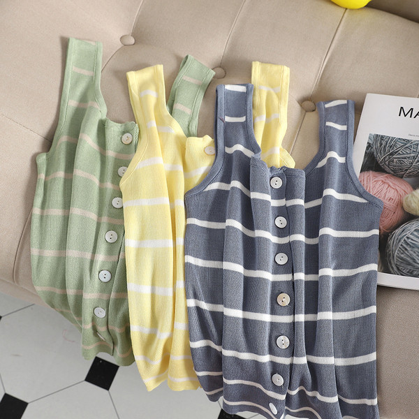 Csíkos női felső, gombokkal és széles pántokkal több színben