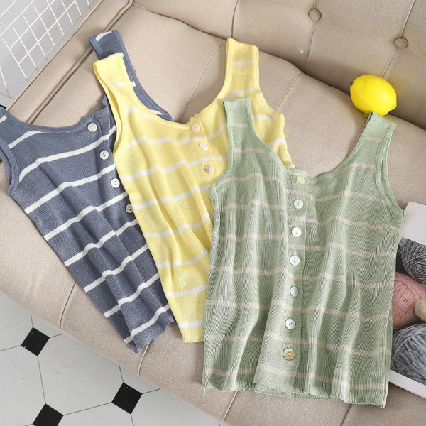 Csíkos női felső, gombokkal és széles pántokkal több színben