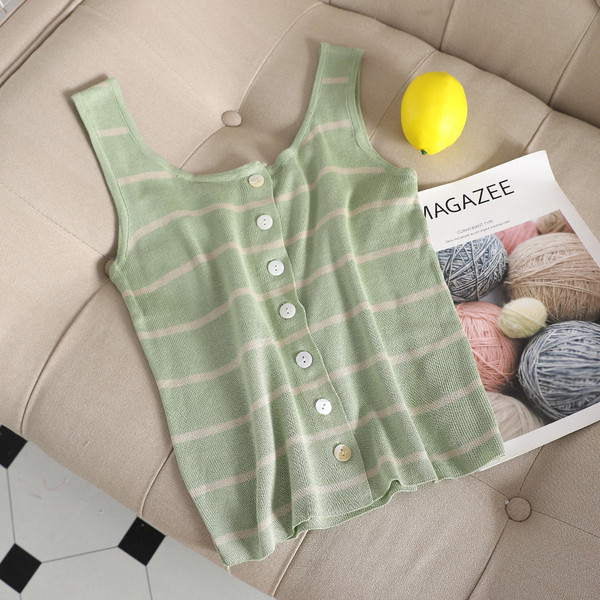 Csíkos női felső, gombokkal és széles pántokkal több színben