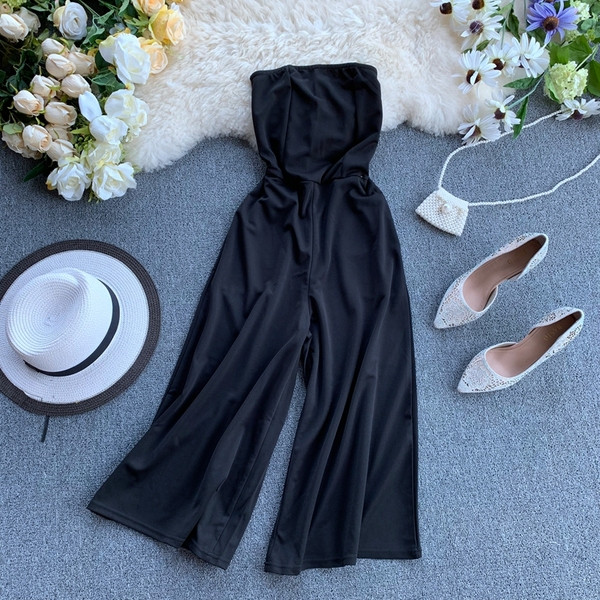 Κομψές γυναικείες φόρμες σε μαύρο χρώμα με τιράντες