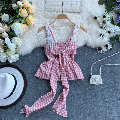 Modern női felső csipkével és szalaggal, többféle színben