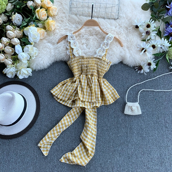 Modern női felső csipkével és szalaggal, többféle színben