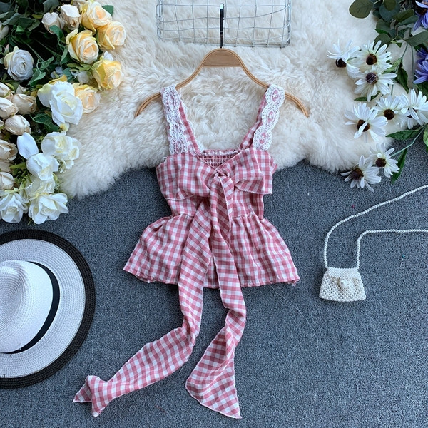 Modern női felső csipkével és szalaggal, többféle színben