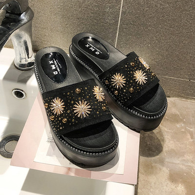 Μοντέρνες γυναικείες παντόφλες με επίπεδη σόλα και πέτρες