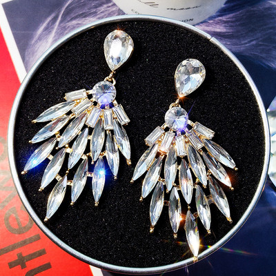 Női lógó fülbevaló fehér kövekkel