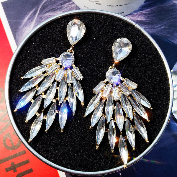 Női lógó fülbevaló fehér kövekkel