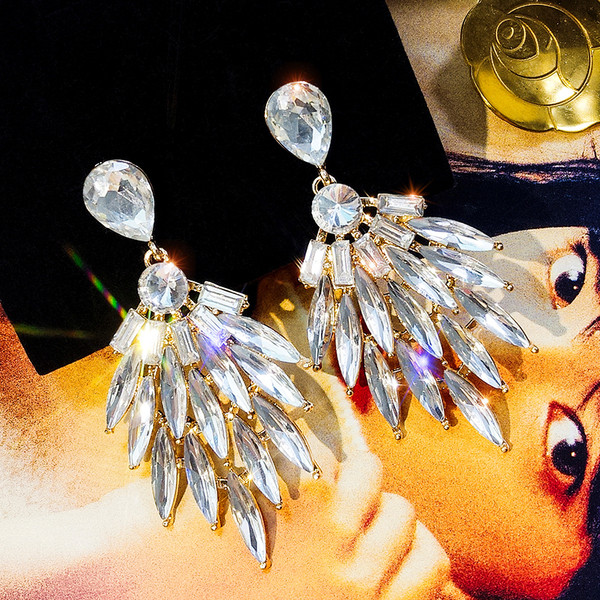 Női lógó fülbevaló fehér kövekkel