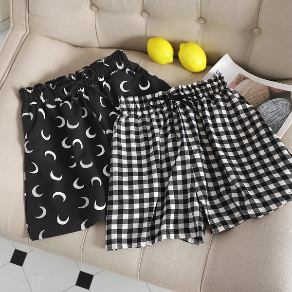 Καθημερινά γυναικεία σορτς  με διαφορετικά σχέδια χρωμάτων