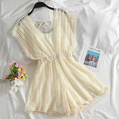 Κομψή γυναικεία σαλοπέτα με ντεκολτέ σε σχήμα λευκού, μαύρου και μπεζ χρώματος