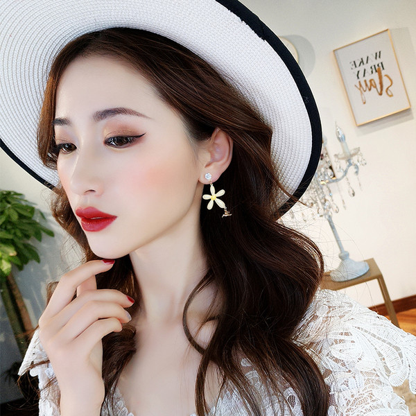 Női virág alakú fülbevaló