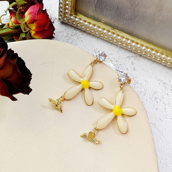 Női virág alakú fülbevaló