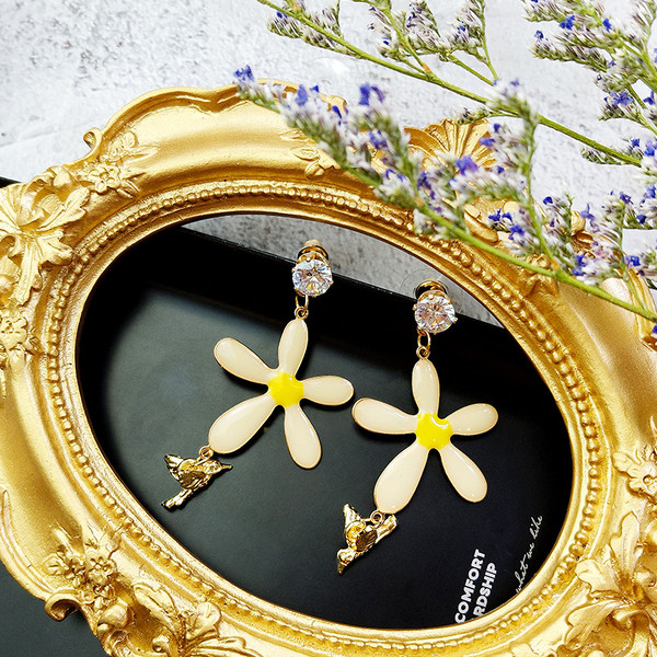 Női virág alakú fülbevaló