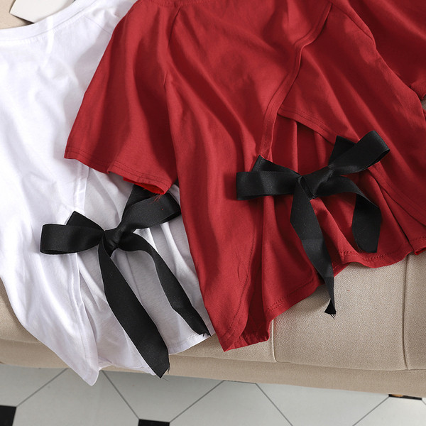 Μοντέρνα γυναικεία μπλούζα με κορδέλα σε μαύρο, λευκό και κόκκινο χρώμα