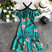 Σύγχρονο γυναικείο φόρεμα σε διάφορα χρώματα με γυμνά ώμους