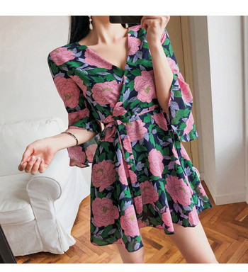 Καλοκαιρινό γυναικέιο φόρεμα με 3/4 μανίκι και floral μοτίβο