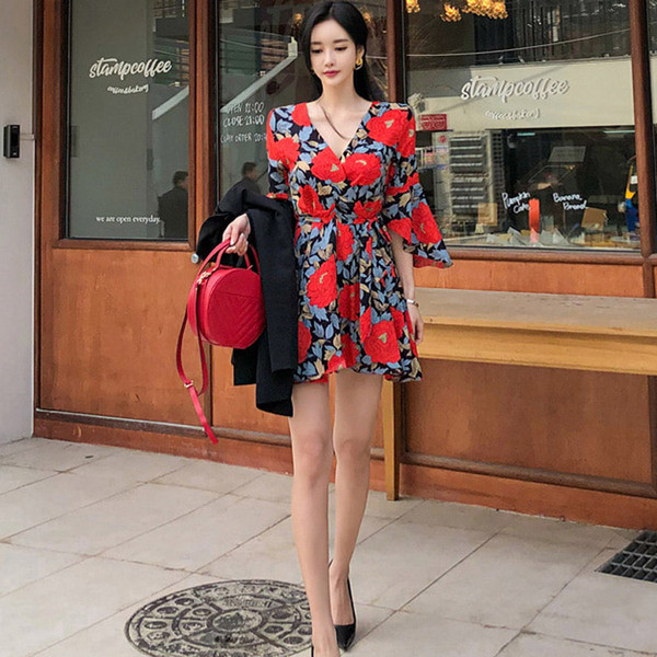 Καλοκαιρινό γυναικέιο φόρεμα με 3/4 μανίκι και floral μοτίβο