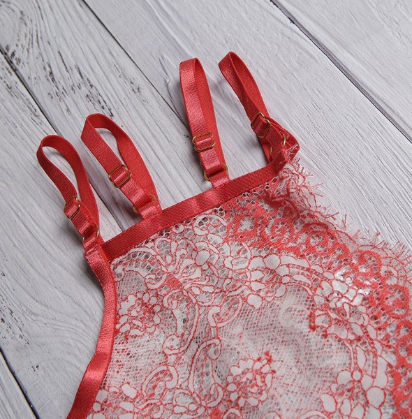 Modern kétrészes fehérnemű rózsaszín csipkével