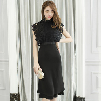 Κομψό γυναικείο φόρεμα με μαύρη δαντέλα