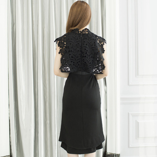 Κομψό γυναικείο φόρεμα με μαύρη δαντέλα