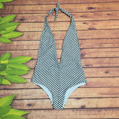 Γυναικέιο μαγιό με βαθύ ντεκολτέ