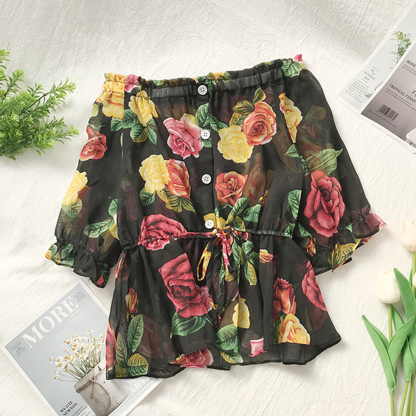 Κομψή γυναικεία μπλούζα με κουμπιά και φυτικά μοτίβα