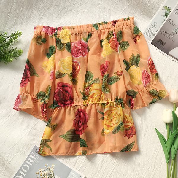 Κομψή γυναικεία μπλούζα με κουμπιά και φυτικά μοτίβα