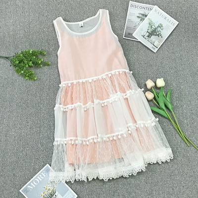 Σύγχρονο γυναικείο φόρεμα σε τρία χρώματα και φούντα δαντέλα