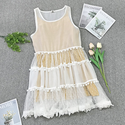 Σύγχρονο γυναικείο φόρεμα σε τρία χρώματα και φούντα δαντέλα