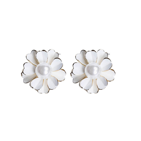 Virág alakú fehér női fülbevaló