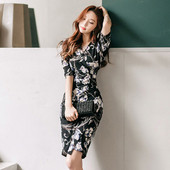 Κομψό γυναικείο φόρεμα με 3/4 μανίκι και floral μοτίβο